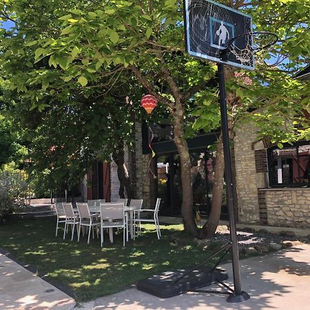 Bed and Breakfast Le Rouge & Blanc Saint-Maurice-le-Vieil Экстерьер фото
