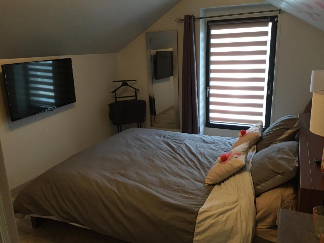 Bed and Breakfast Le Rouge & Blanc Saint-Maurice-le-Vieil Экстерьер фото