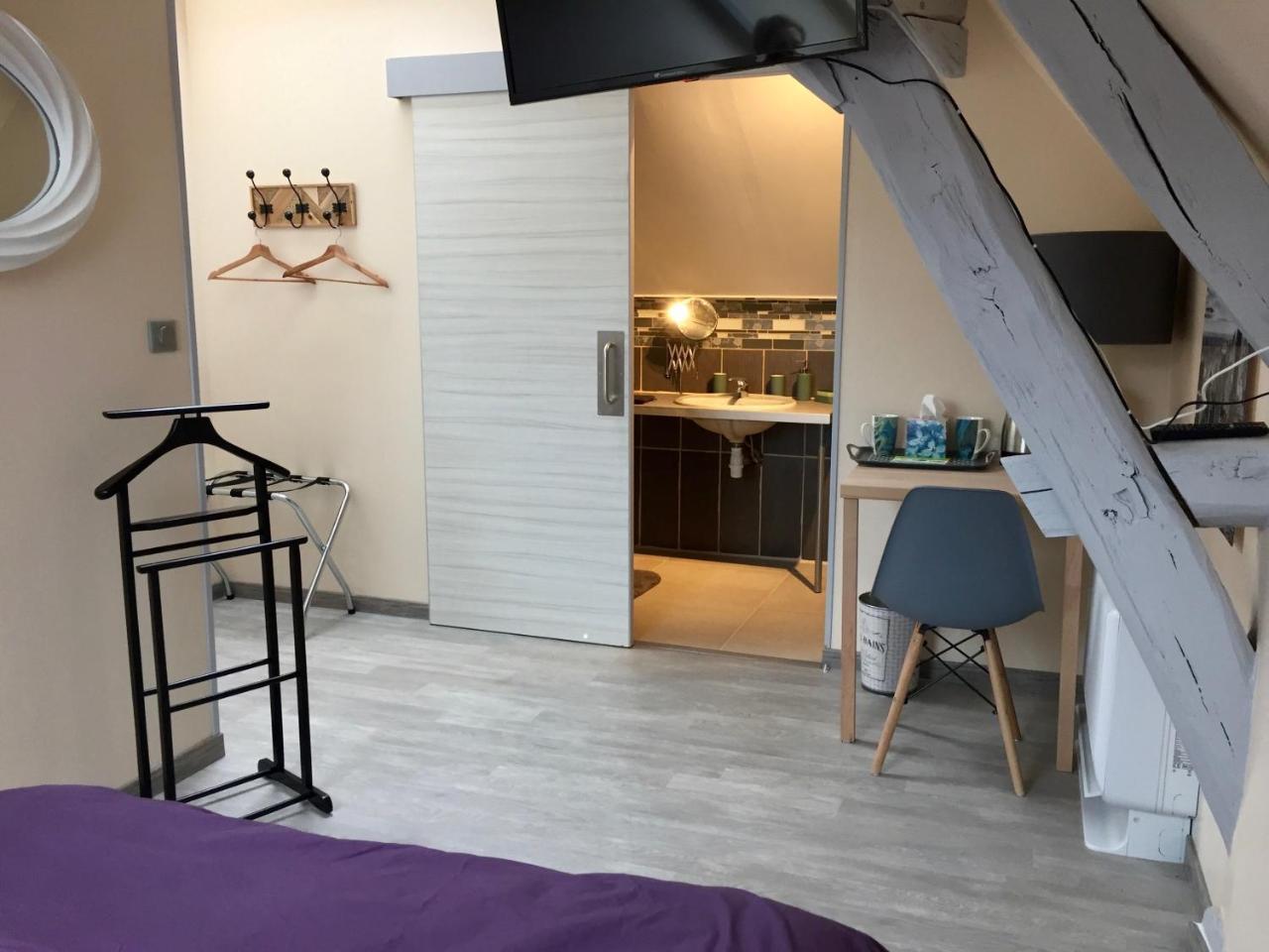 Bed and Breakfast Le Rouge & Blanc Saint-Maurice-le-Vieil Экстерьер фото